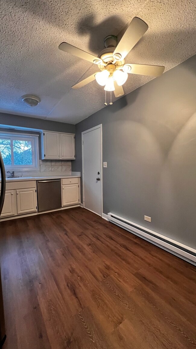 720 N Briar Hill Ln Unit 3, Addison, IL 60101 Condo for Rent in Addison, IL