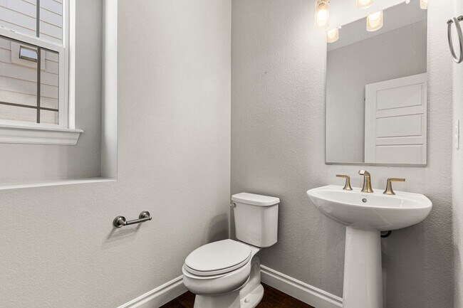 Building Photo - Beautiful Home in Commerce City!