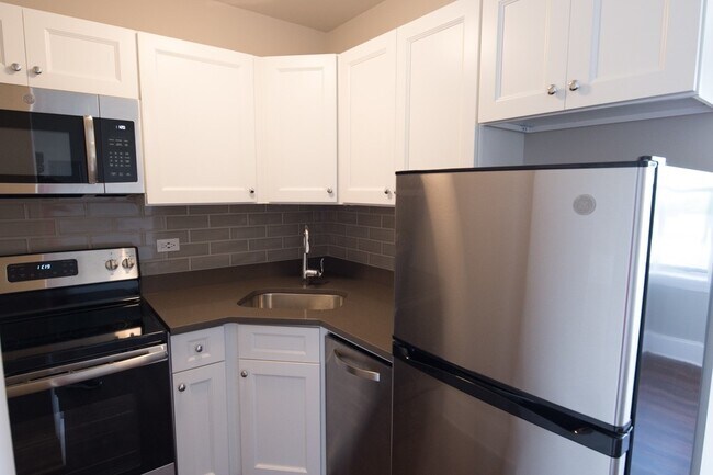Foto del edificio - 817 W Lakeside Pl