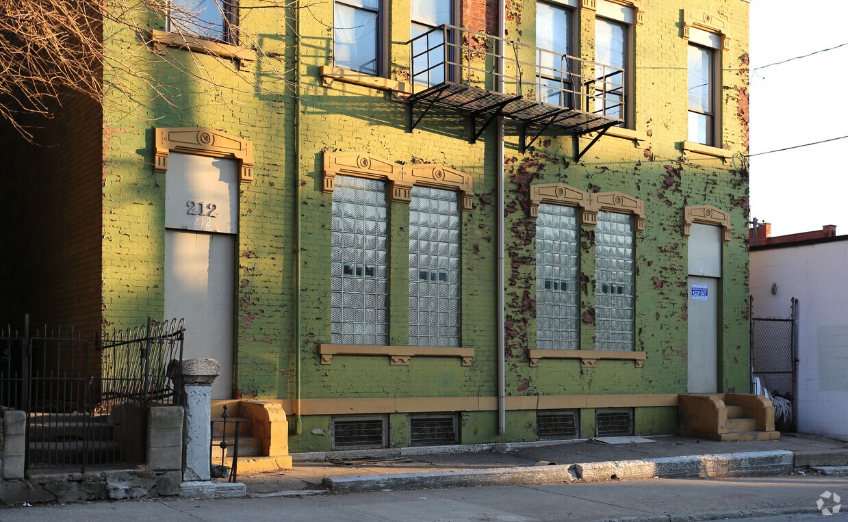 Building Photo - 210-212 Findlay St