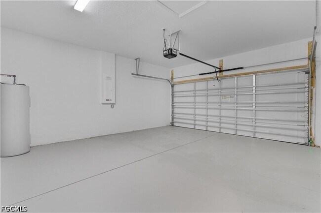 Foto del edificio - 704 Broadway Ave