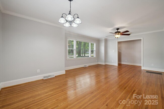 Foto del edificio - 1818 Woodland Dr