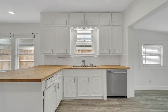 Building Photo - 1109 Gargan St