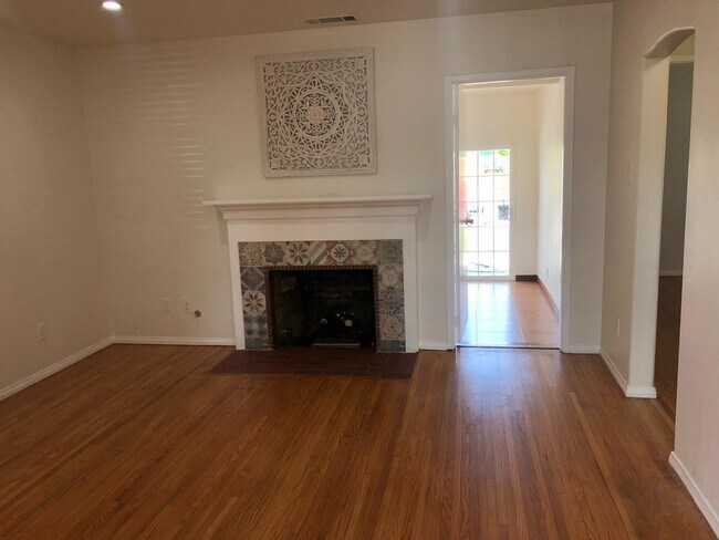 Foto del edificio - 12343 Rives Ave