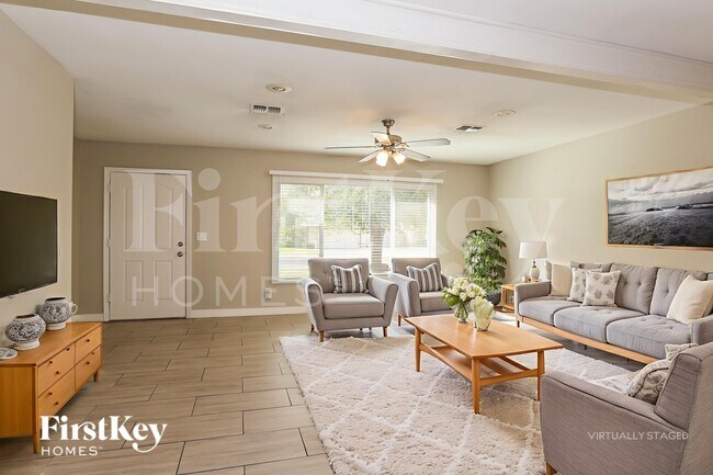 Building Photo - 4818 W Christy Dr