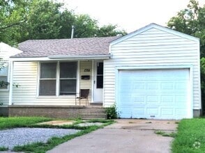 Building Photo - 1701 E Oak Ave