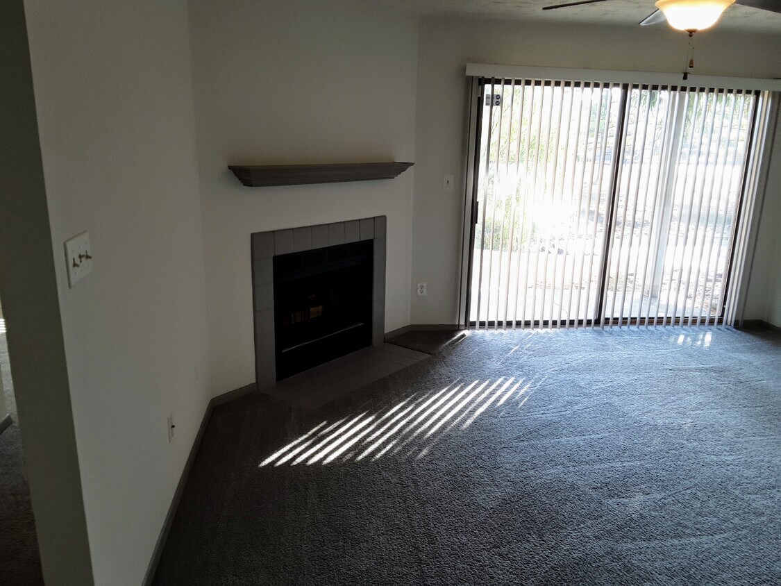 4331 Village Parkway Cir W Unit 4, Indianapolis, IN 46254 Condo for