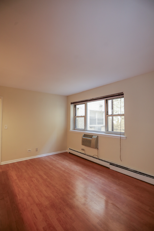 Primary Photo - 459 W Briar Pl