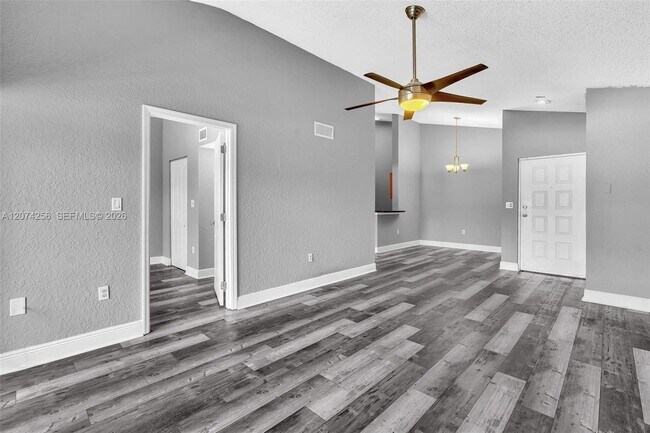 Foto del edificio - 2803 N Oakland Forest Dr