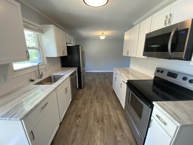 Building Photo - 211 Deerfield Rd