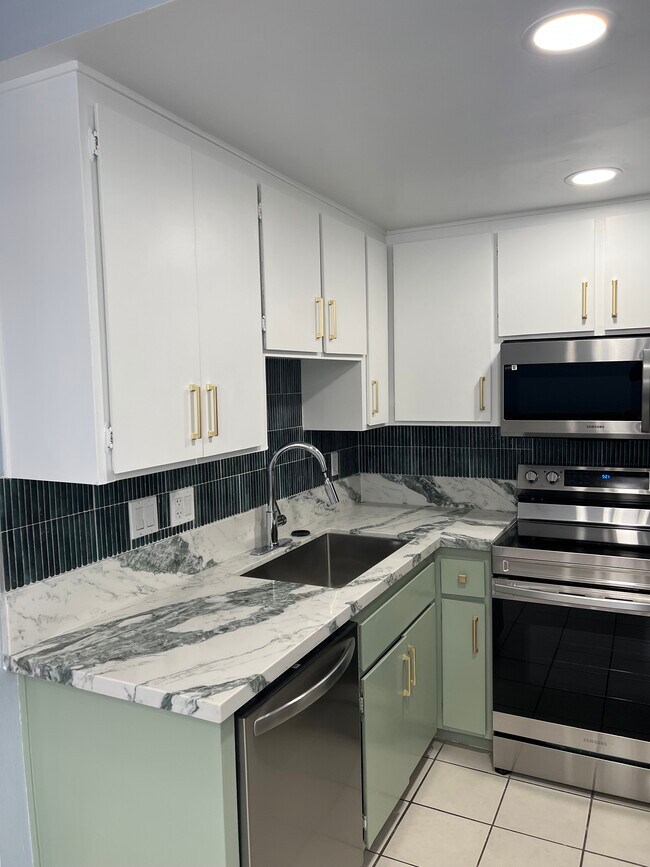 Building Photo - 3939 Allin St