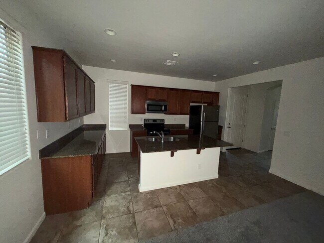 Foto del edificio - Beautiful 3 bedroom home in Gilbert! NEW CARPET NEW PAINT
