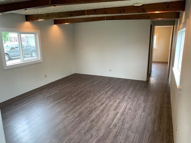 Foto del edificio - 3 bed 1.5 bath mobile