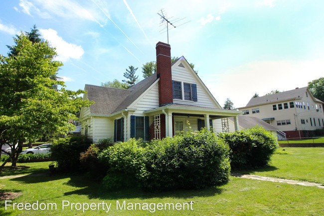 Building Photo - 3 br, 1.5 bath House - 9300 Battle St