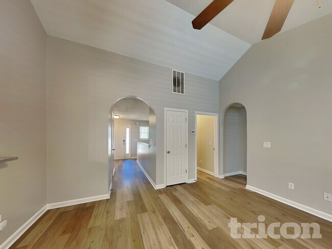 Foto del edificio - 5769 Village Loop