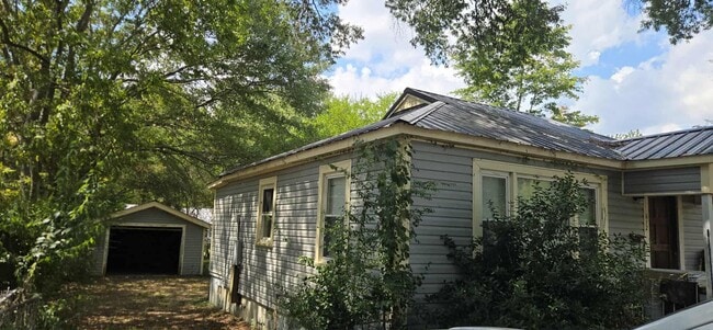 Building Photo - 612 Ledford St