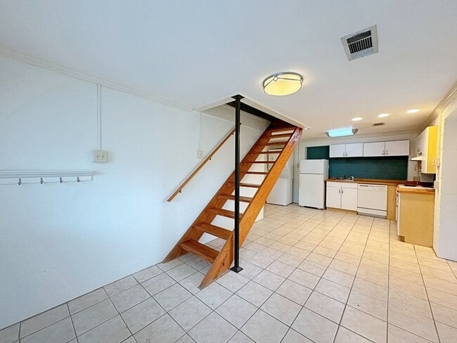 Photo - 878 Kenmore Ave Apartment