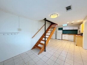 Building Photo - 878 Kenmore Ave