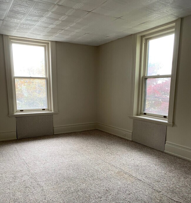 45 W Diamond Ave Unit 2R, Hazleton, PA 18201 Apartments in Hazleton