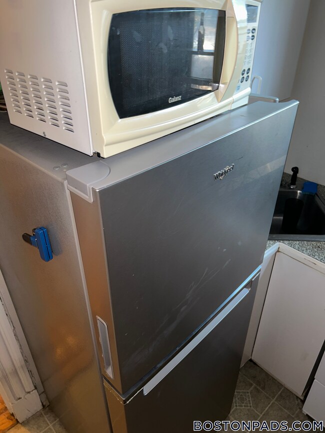 Building Photo - 211 Park Dr