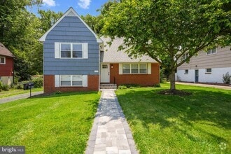 Building Photo - 739 Warren Dr