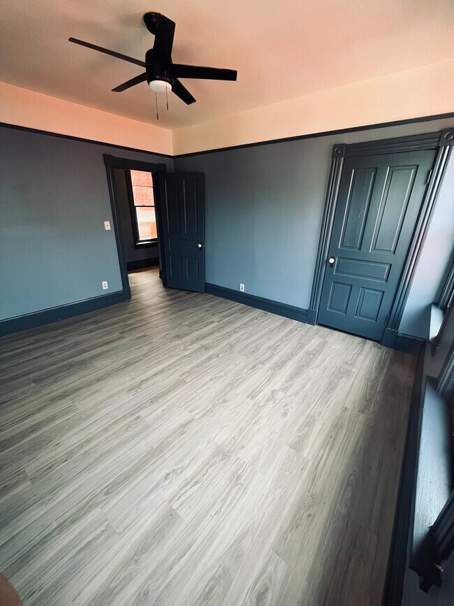 Foto del edificio - 815 Campbell Ave