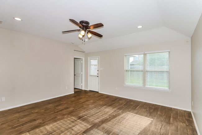 Building Photo - 8102 Rose Petals Ln