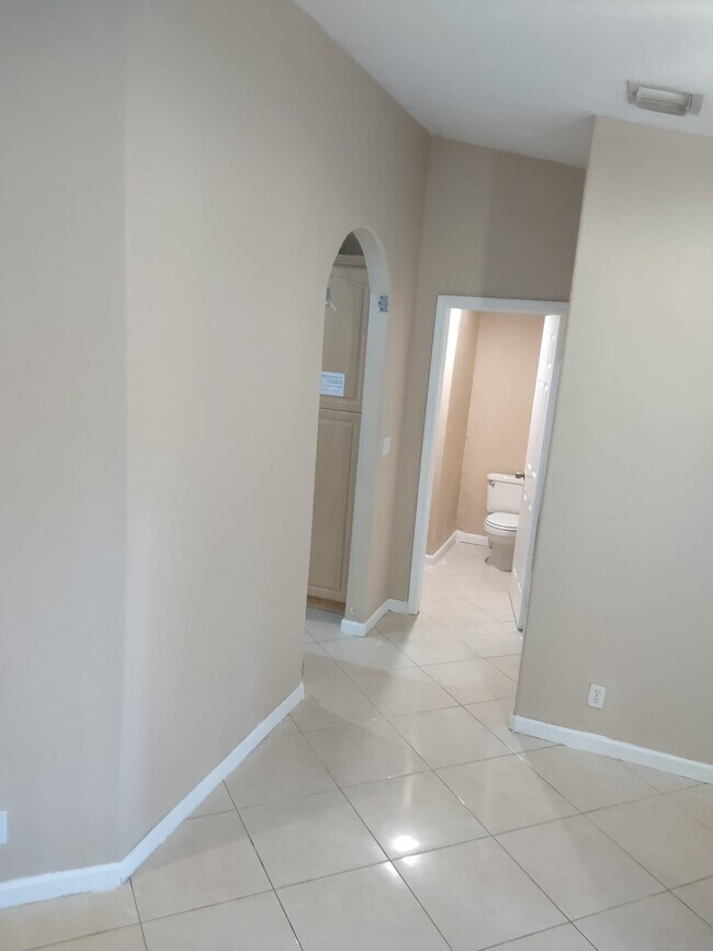 Foto del edificio - 2001 NW 27th Ln
