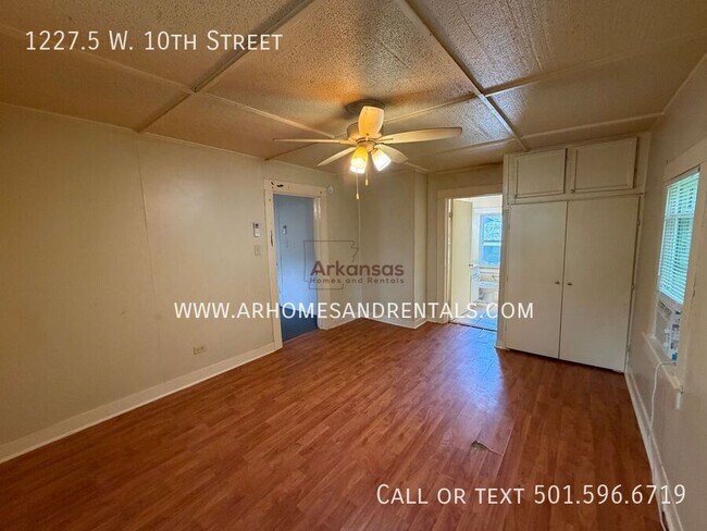 Foto del edificio - 1227.5 W 10th St