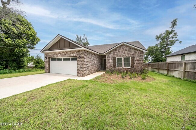 Foto del edificio - 4447 Huckleberry Ln