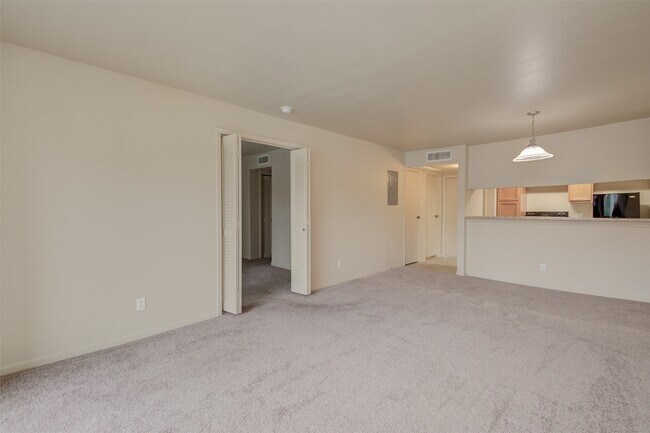 Building Photo - 3045 Walnut Bend Ln