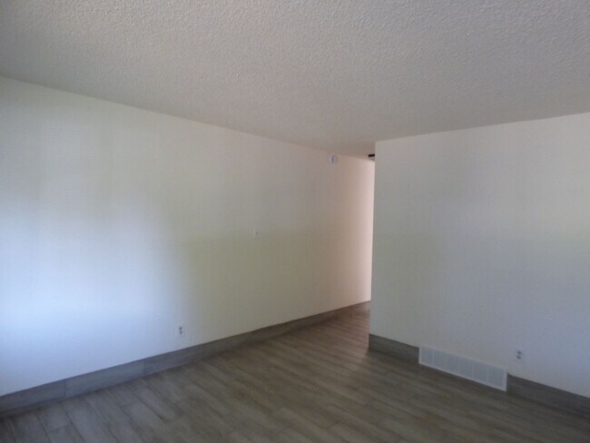 Foto del edificio - 251/253 St Clair Avenue