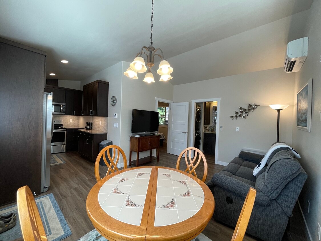 11238 108th Ave NE Unit Juanita Walkup, Kirkland, WA 98033 Apartments