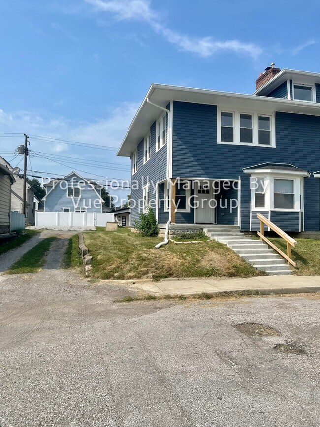 Building Photo - 750 Cottage Ave