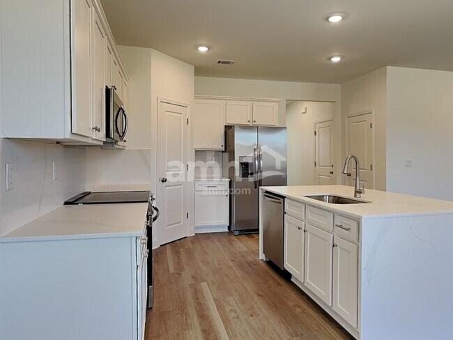 Building Photo - 522 Pointe Dr