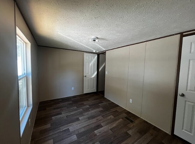 Foto del edificio - BRAND NEW HOME! 2/2 Available December 11