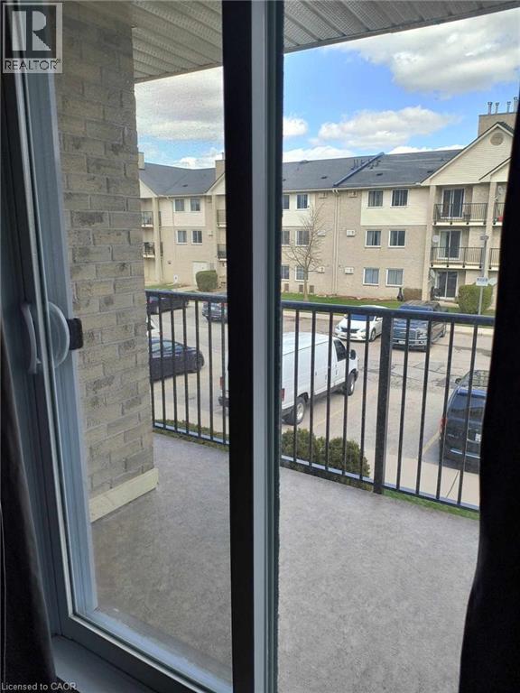 Building Photo - 735 Deveron Crescent