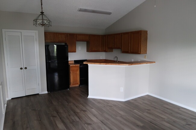 Building Photo - 6108 Abrams Rd