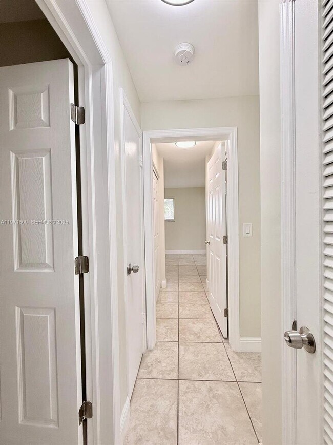 Foto del edificio - 2101 NE 51st St