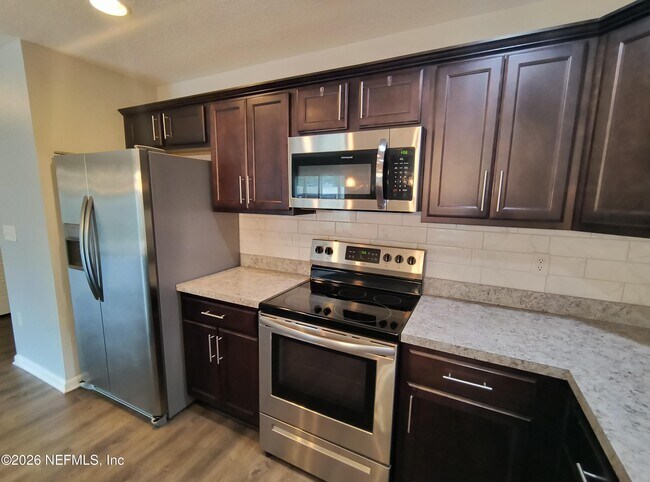 Building Photo - 1211 Sarahs Landing Dr