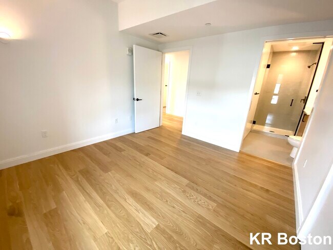 Building Photo - 23 Gardner St