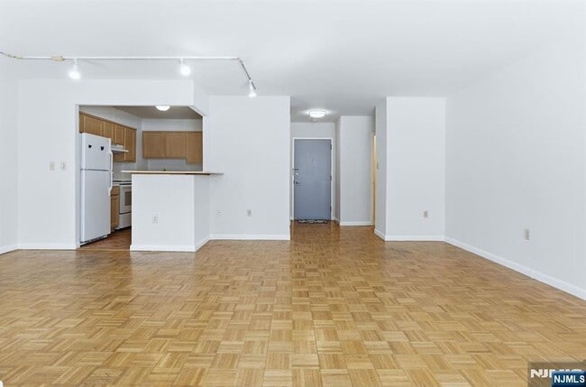 Building Photo - 1111 River Rd