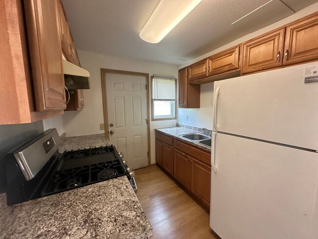 Building Photo - Lathrop St. 1436/1438 - VS