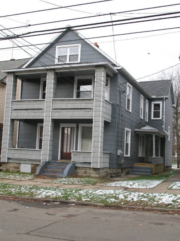 1058 W 5th St Unit 2nd fl, Erie, PA 16507 Room for Rent in Erie, PA