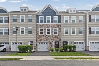 Building Photo - 8 Venice Ln