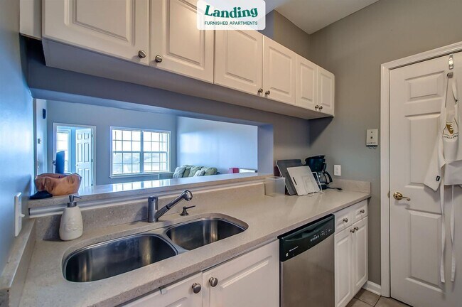 Building Photo - 2025 Woodmont Blvd