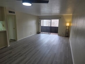 Building Photo - 3025 Walnut Bend Ln
