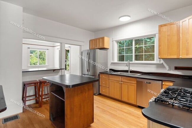Building Photo - Spacious & Stylish 3-Bedroom Home with Upd...