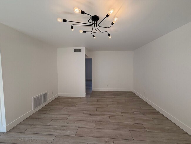 Building Photo - 8517 Cedros Ave