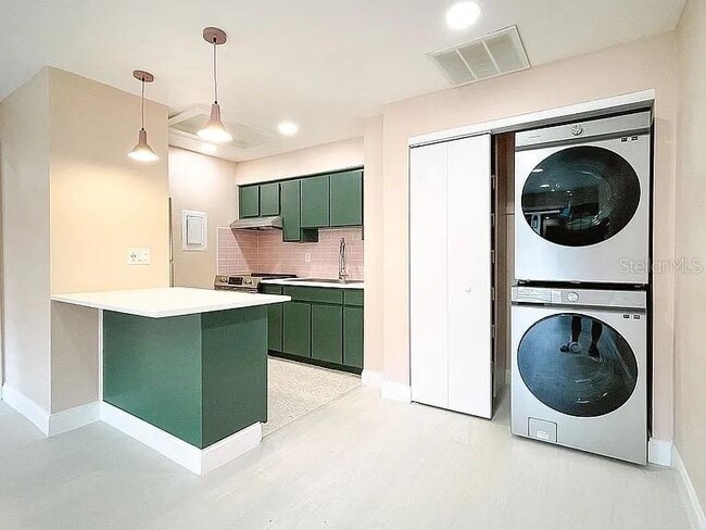 Foto del edificio - 708 Angelina Ln